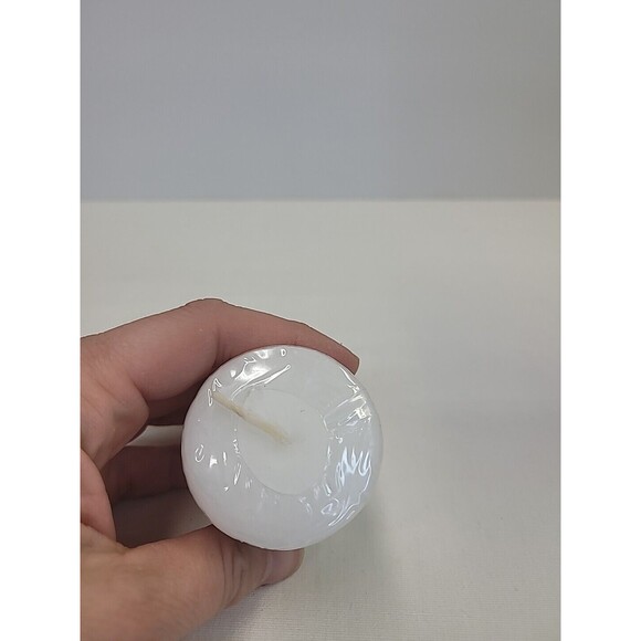 NEW Yankee Candle Winter Glow Votive Candle Retired Scent 1.75 Oz 2 Inches White - Picture 3 of 4